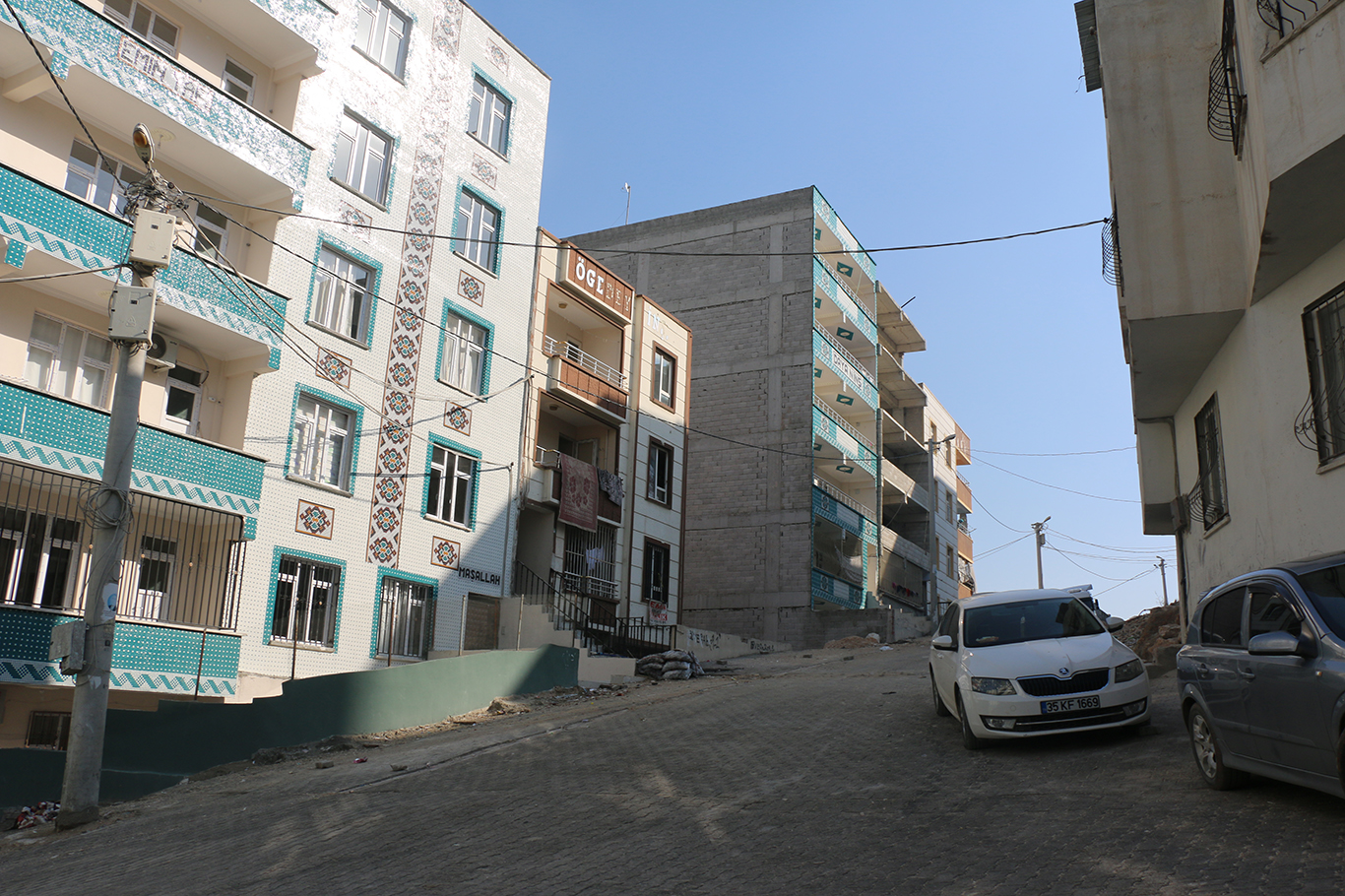 Şanlıurfa'nın Eyyübiye ilçesine bağlı Yenice Mahallesi'nde elektrik kesintileri