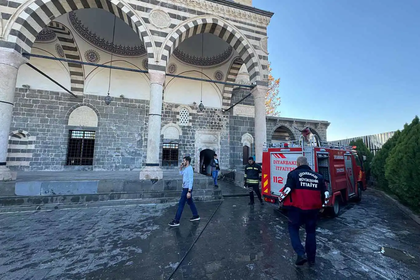 Diyarbakır'da cuma namazı esnasında yangın paniği