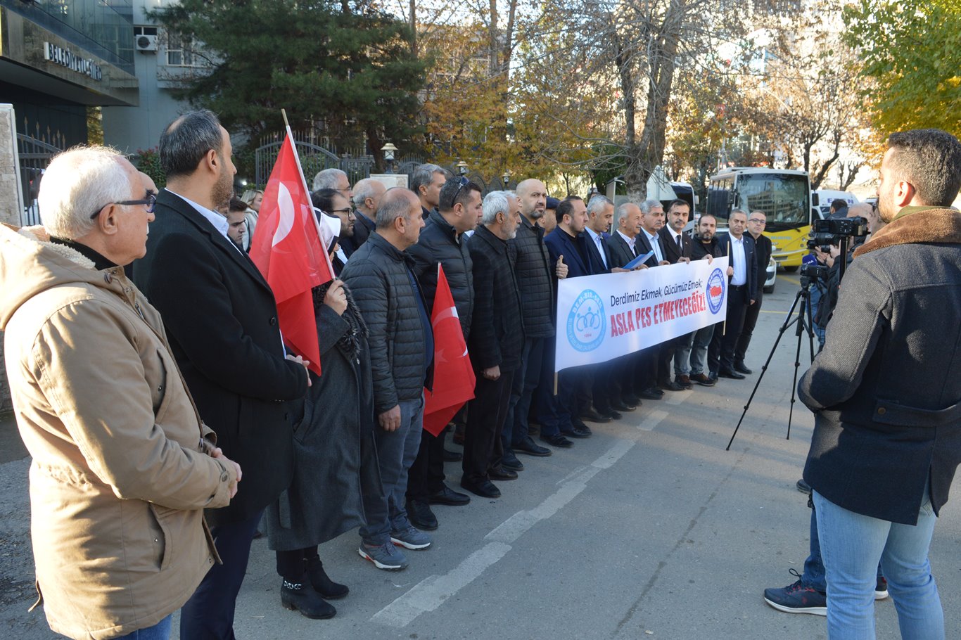 Dem Parti'li Siirt Belediyesi'nin sözleşmeli personel fesihlerine tepki