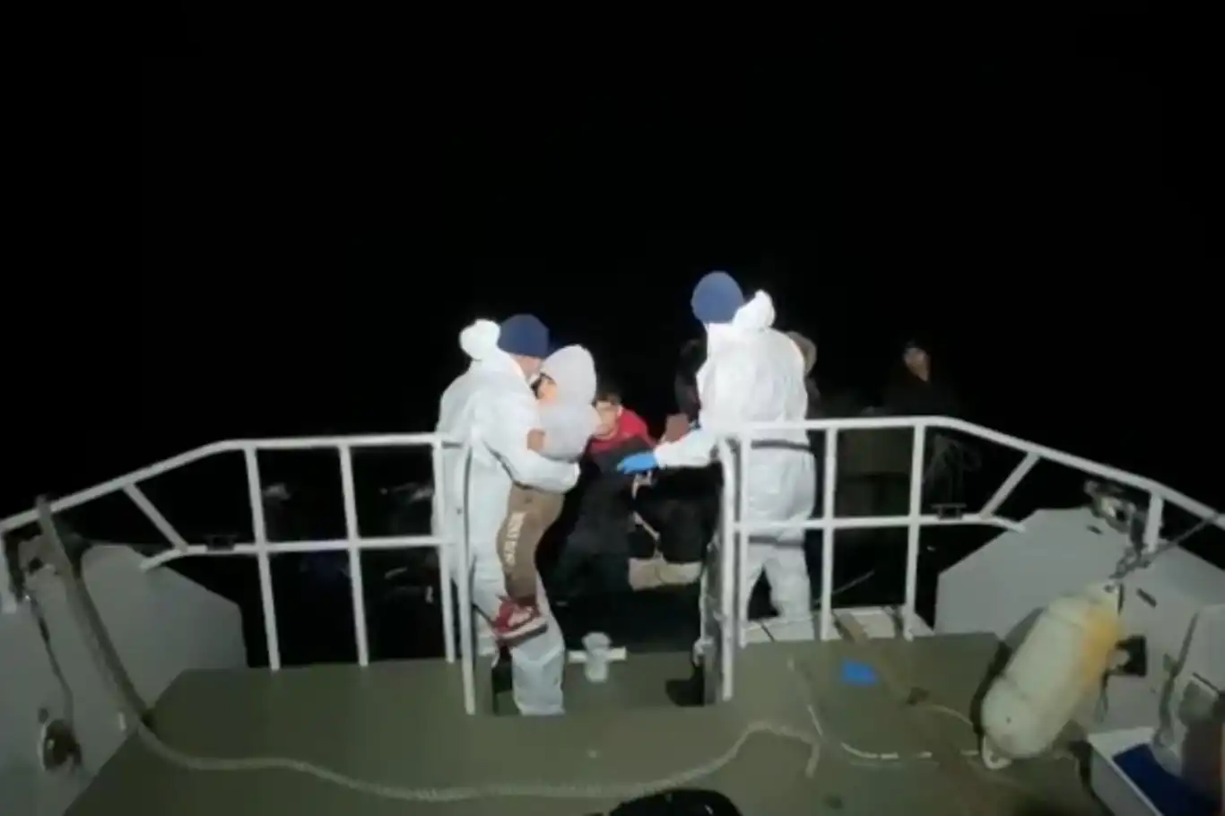 Turkish Coast Guard saves 17 migrants from drifting boat