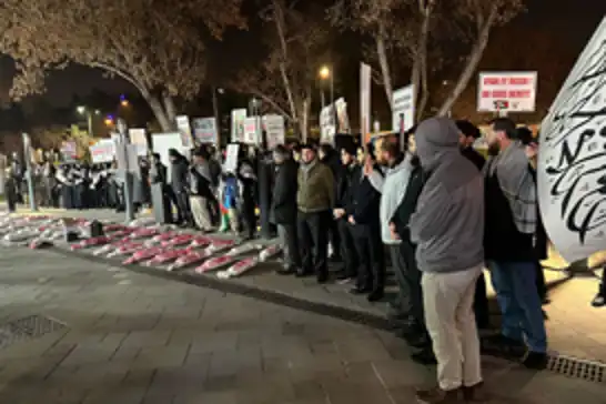 Konya'da işgal rejimine desteğini açıklayan firma önünde protesto eylemi