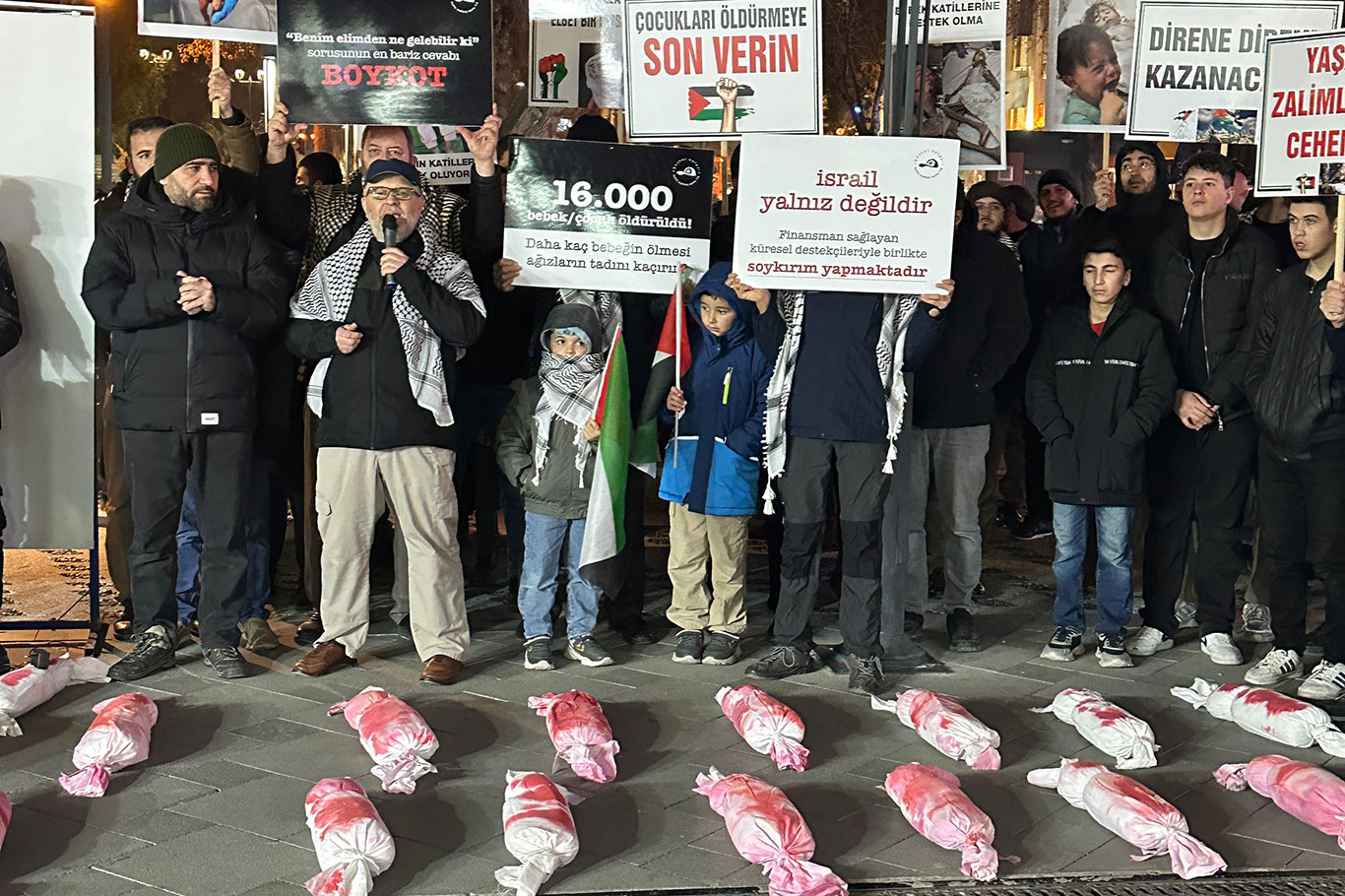 Konya'da işgal rejimine desteğini açıklayan firma önünde protesto eylemi
