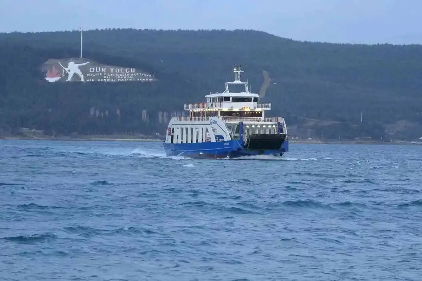 Çanakkale'de feribot seferlerine fırtına engeli