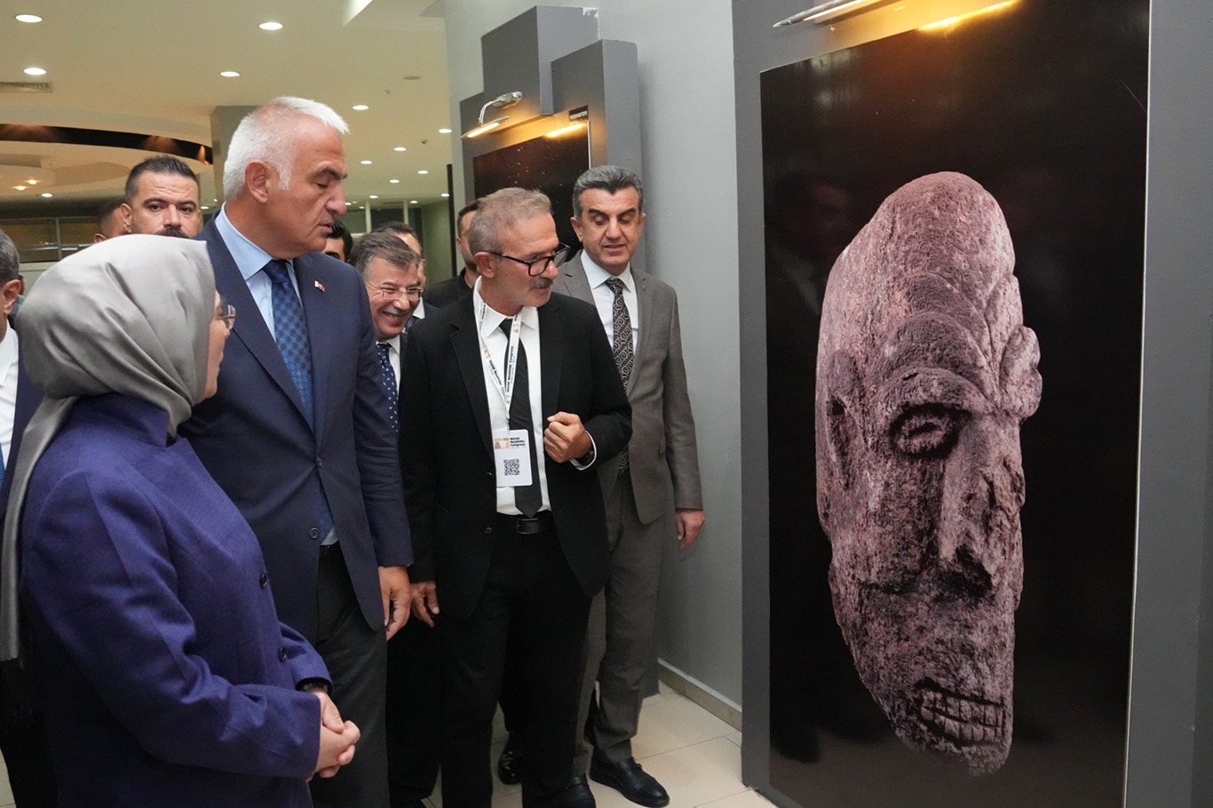 Dünya Neolitik Kongresi Bakan Ersoy’un katılımıyla başladı Dünya Neolitik Kongresi Bakan Ersoy’un katılımıyla başladı