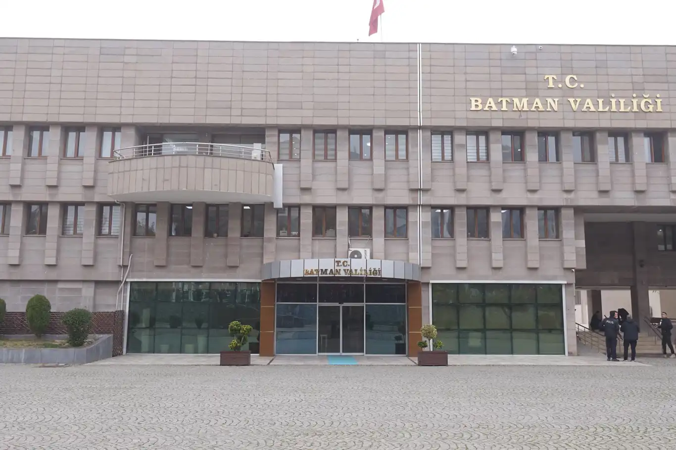 Batman Valiliğinden kayyum ve eylem yasağı açıklaması Batman Valiliğinden kayyum ve eylem yasağı açıklaması