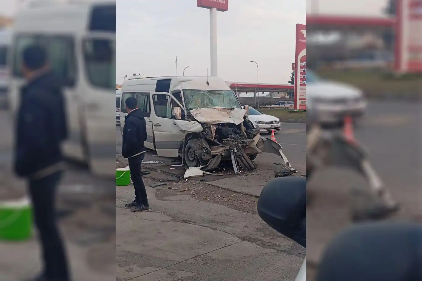 Şanlıurfa’da tır ile minibüs çarpıştı: 10 yaralı