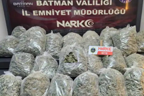 Batman'da araçlarında uyuşturucu bulunan 4 kişi tutuklandı