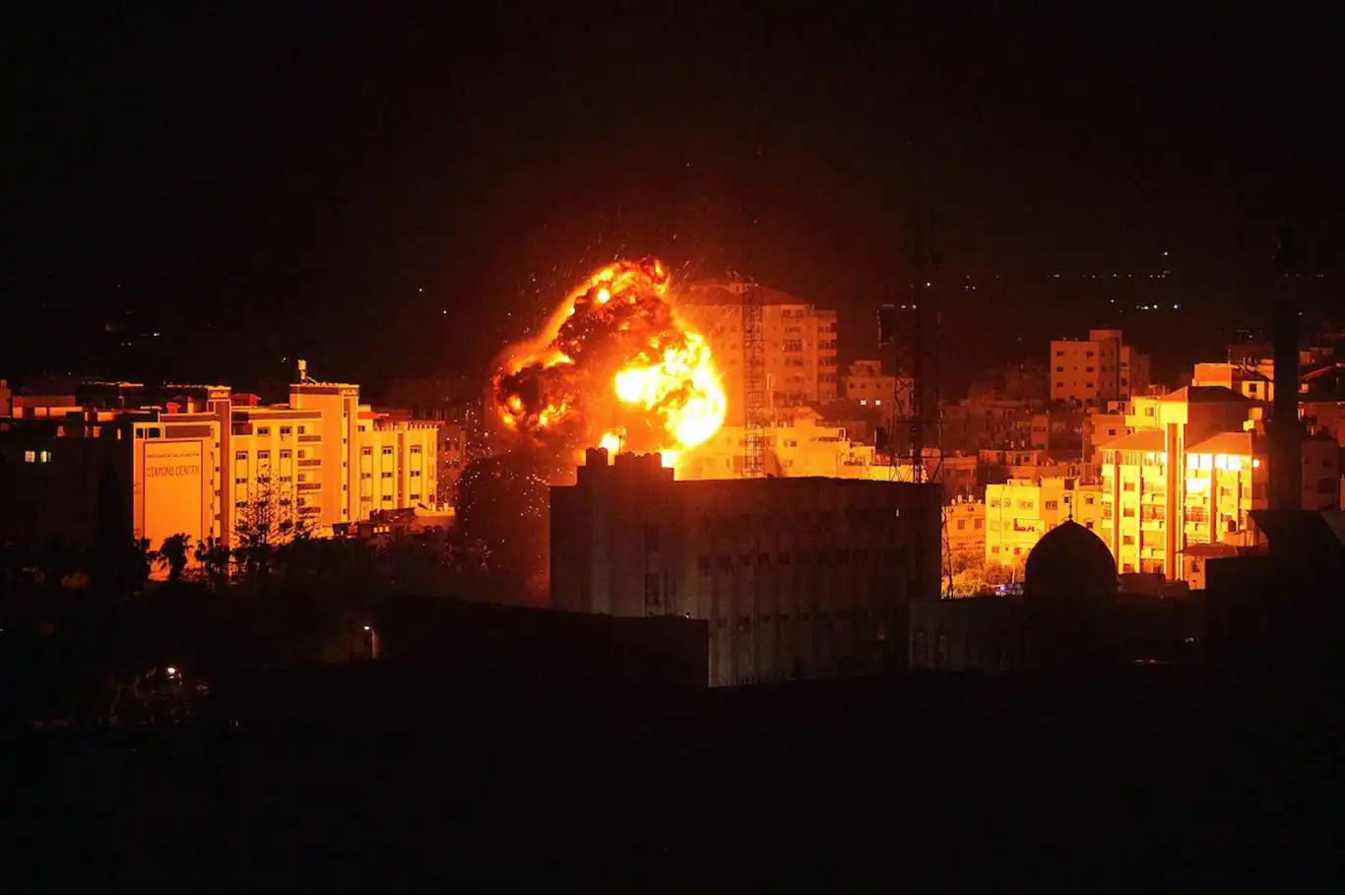 İşgalciler, Gazze'nin kuzeyini bombaladı: Şehit ve yaralılar var