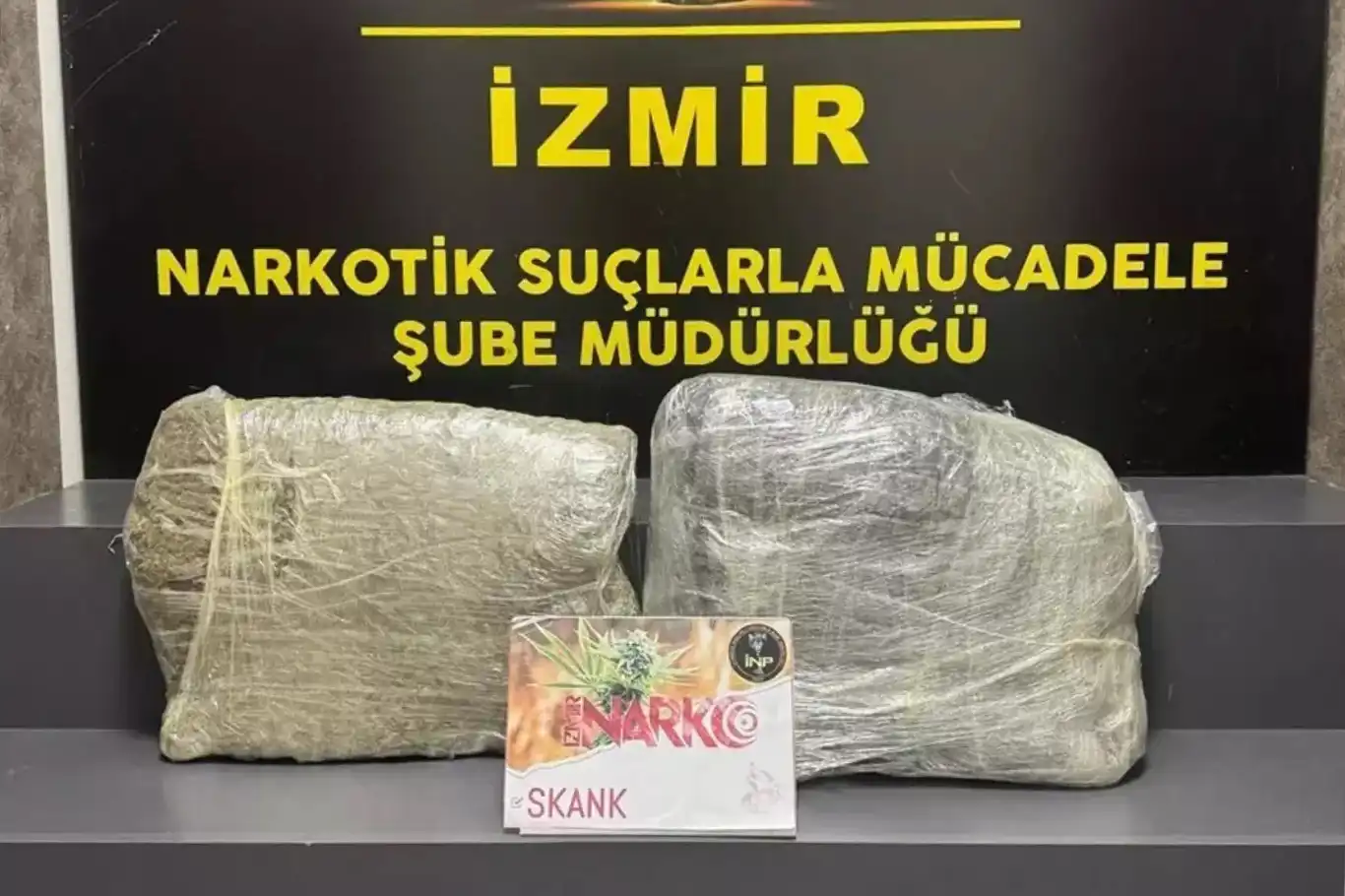 İzmir'de 5 kilo 950 gram skunk ele geçirildi