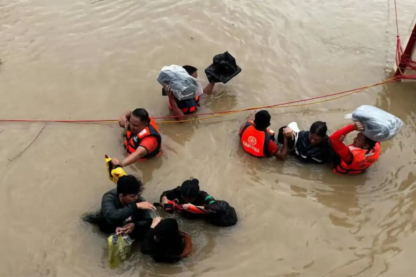 Filipinler'de Yinxing Tayfunu alarmı