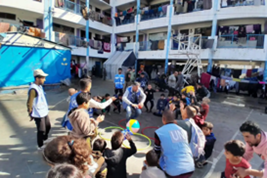 Over 415,000 displaced Palestinians shelter in UNRWA schools