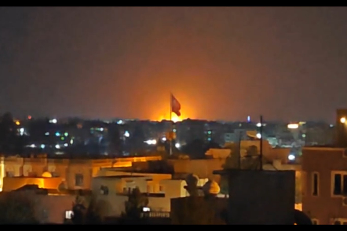 Suriye’deki patlama Nusaybin’den görüntülendi Suriye’deki patlama Nusaybin’den görüntülendi