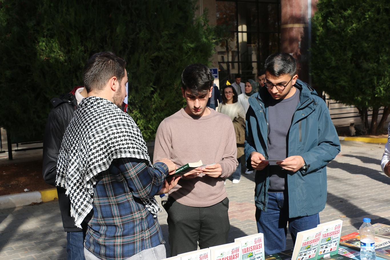 Erdemli Gençlik Kulübü, "Siyer Yarışması" standı ve "Gazze Fotoğraf Sergisi" açtı