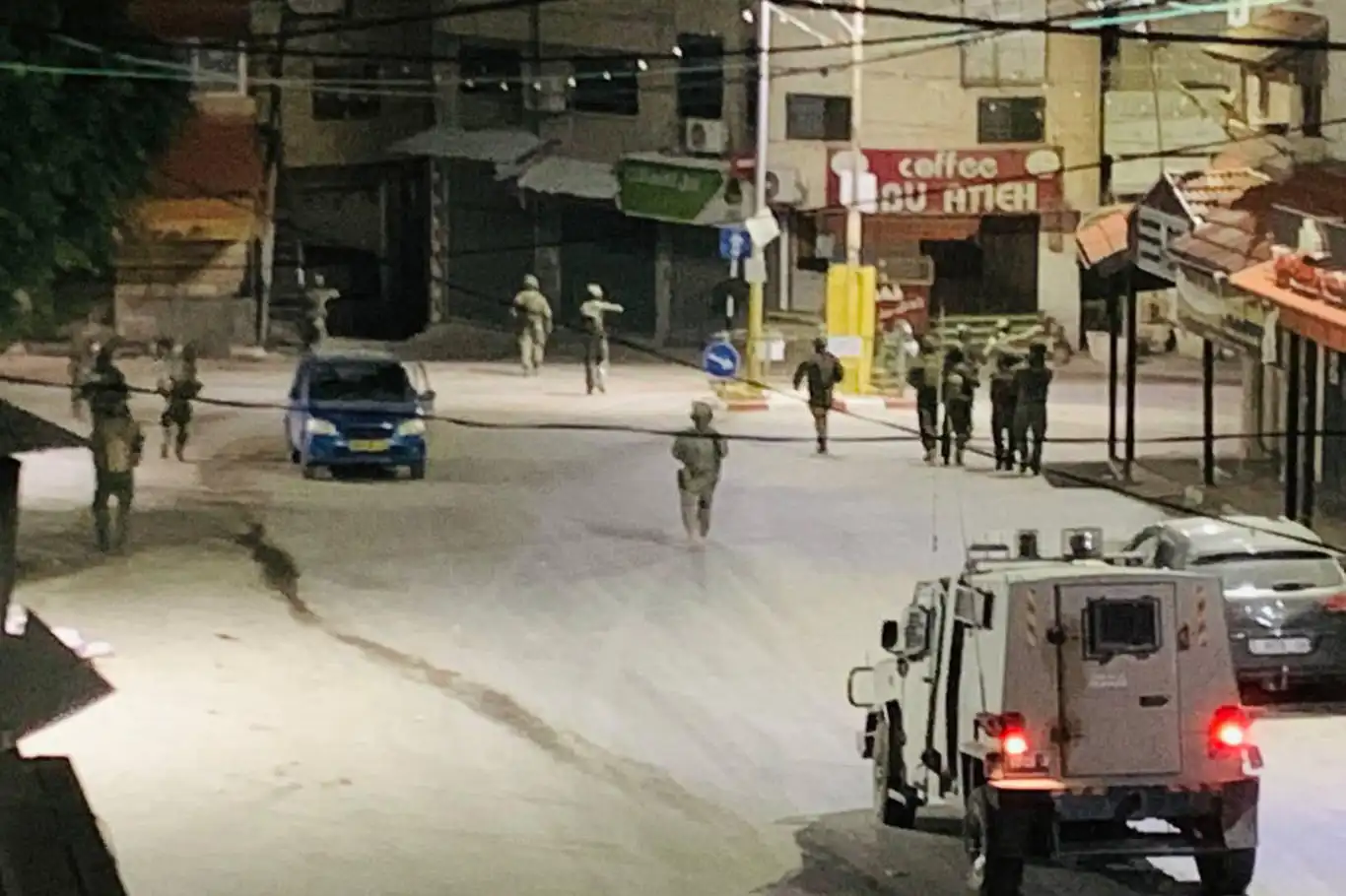 Israeli forces kidnap 16 Palestinians in West Bank raids