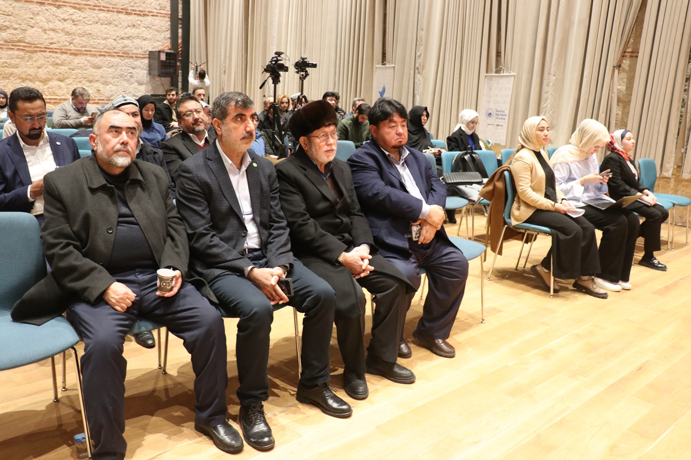 Dünya İnsan Hakları Günü'nde Doğu Türkistan'da yaşanan zulümler anlatıldı