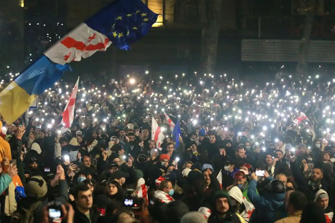 Gürcistan'da hükümet karşıtı protestolar sürüyor