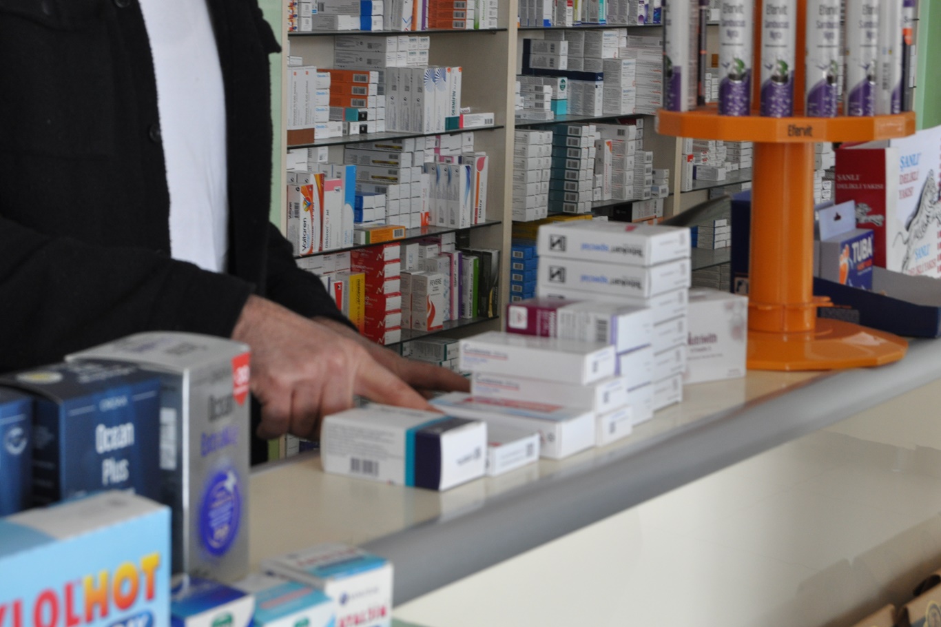 Eczacılar: Türkiye'deki ilaç sıkıntısının sebebi, sabit kur uygulamasıdır