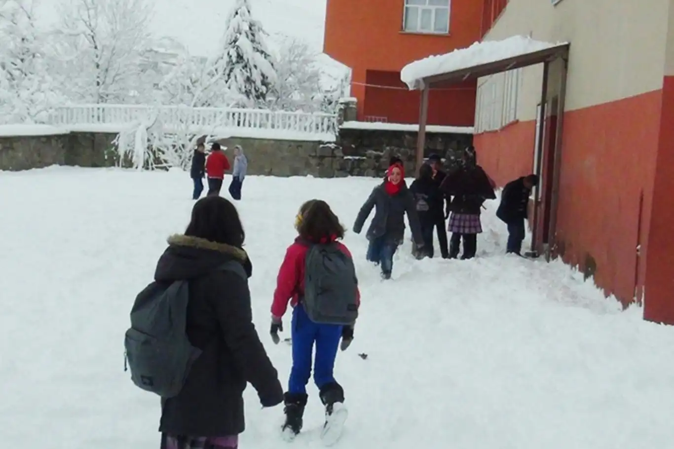 Artvin'de eğitime kar engeli