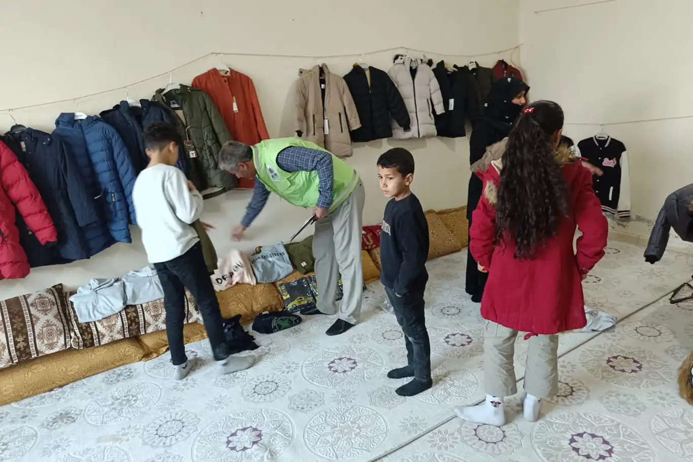 Hope Caravan provides aid to needy families in Ceylanpınar