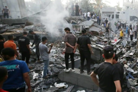 Israeli airstrikes kill and injure dozens of Palestinians in Gaza