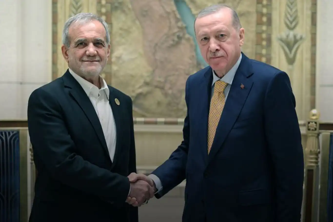 Cumhurbaşkanı Erdoğan, İran Cumhurbaşkanı Pezeşkiyan ile görüştü Cumhurbaşkanı Erdoğan, İran Cumhurbaşkanı Pezeşkiyan ile görüştü