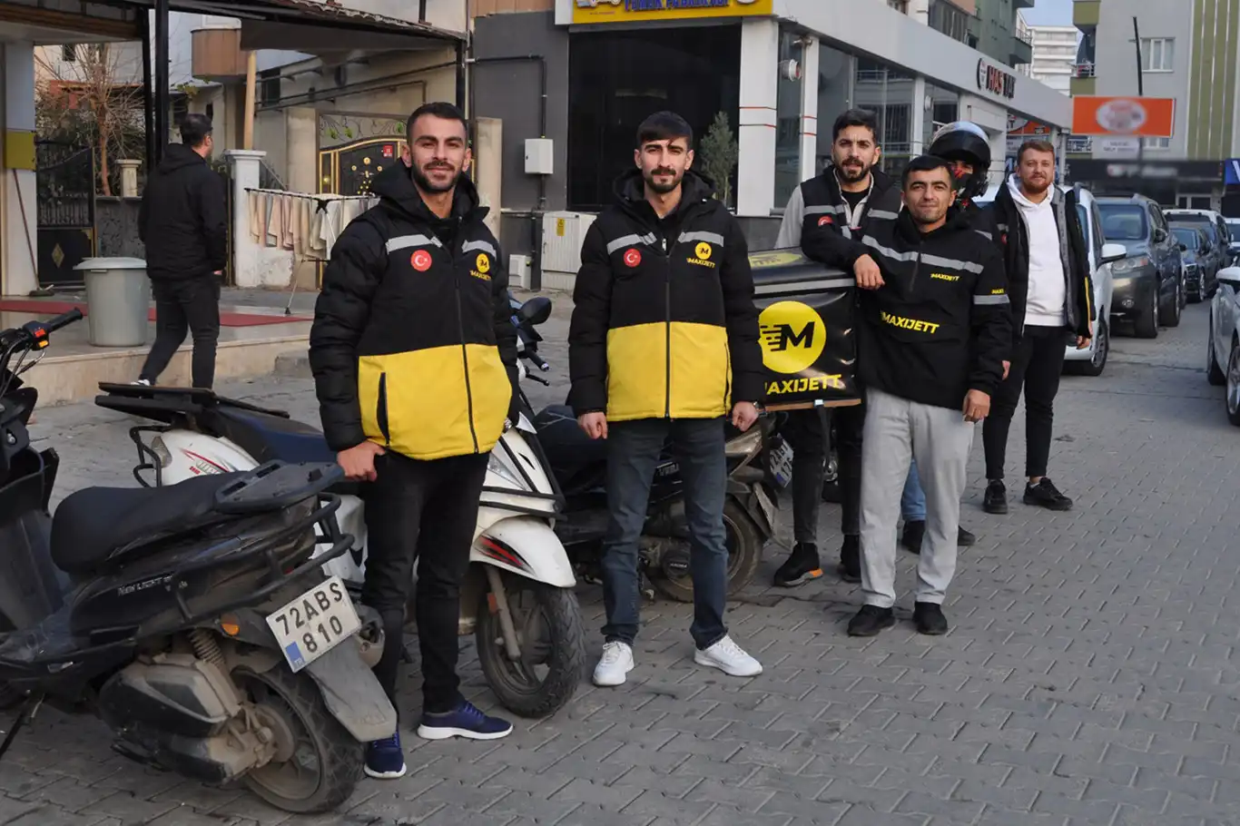 Motosikletli kuryeler: Trafikte biz de varız