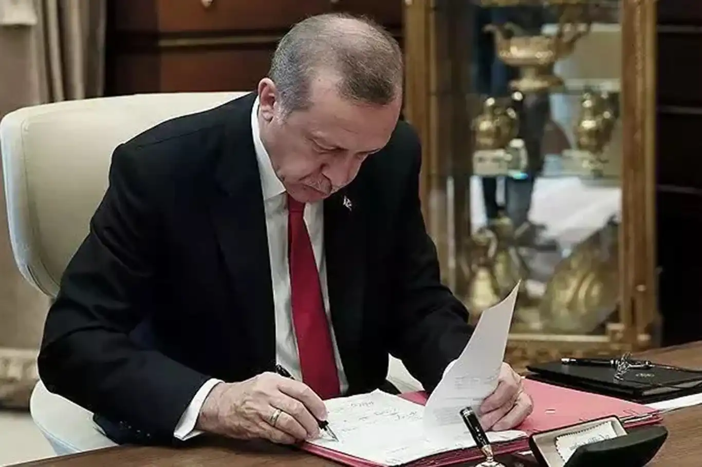 Erdoğan congratulates Syrians for historic resistance against oppression