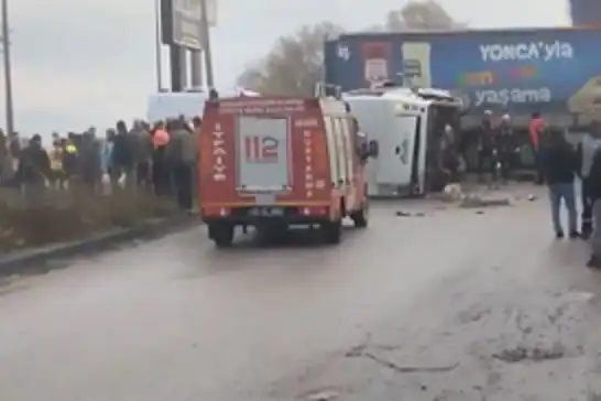 Li Balikesîrê serwîsa dibistanê û tir li hev qelibîn: 8 jê giran 26 birîndar