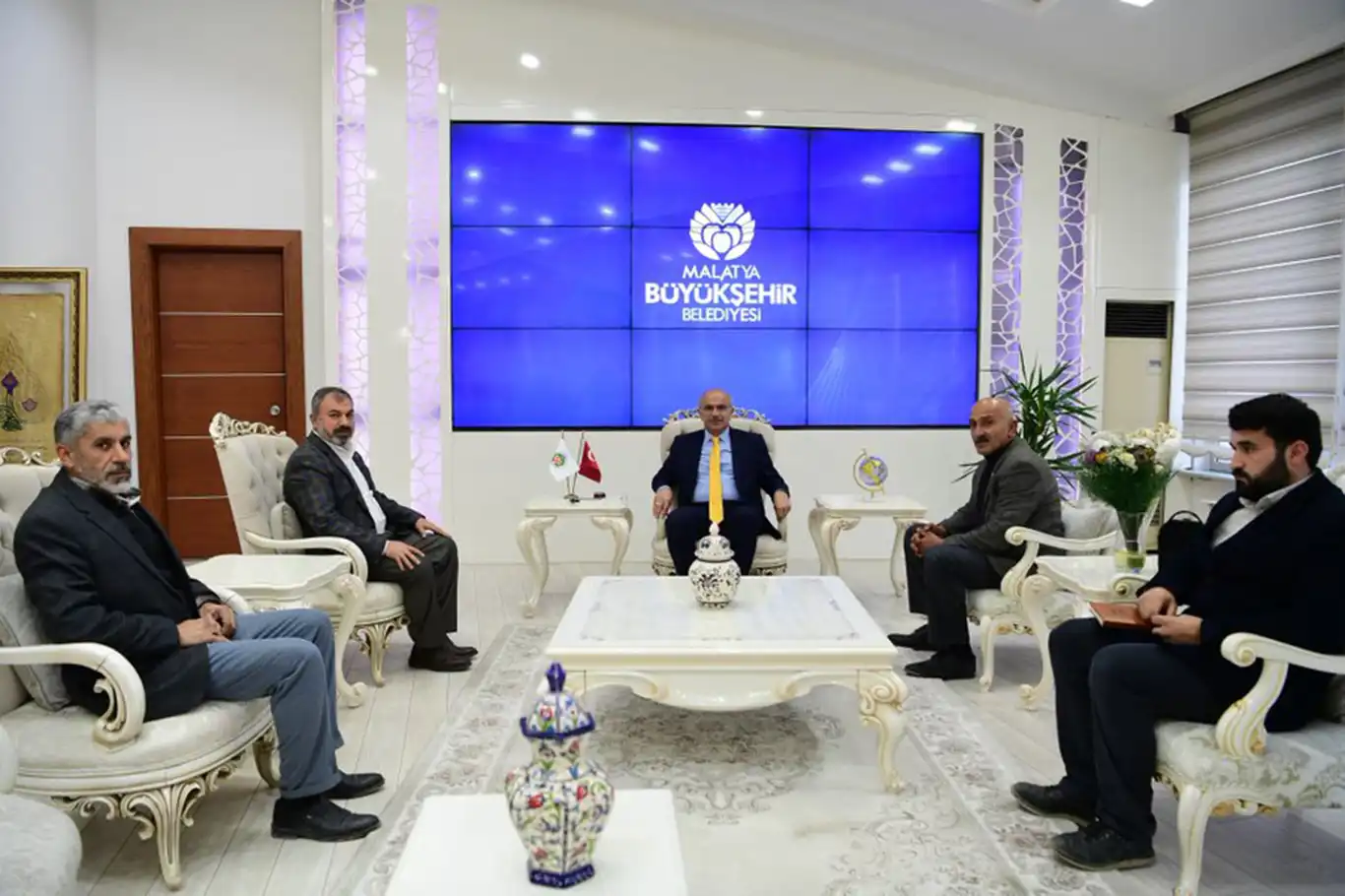 HÜDA PAR Malatya İl Başkanı Sevgili, şehrin sorunlarını Büyükşehir Belediye Başkanı Er'e iletti HÜDA PAR Malatya İl Başkanı Sevgili, şehrin sorunlarını Büyükşehir Belediye Başkanı Er'e iletti