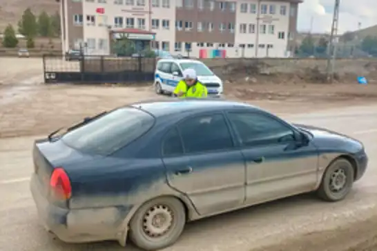 Malatya'da okul ve yurt önlerinde denetimler sürüyor