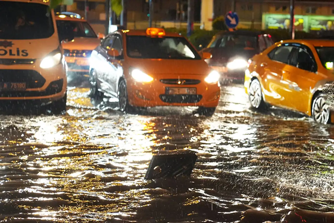 İstanbul'da şiddetli yağış etkili oldu 