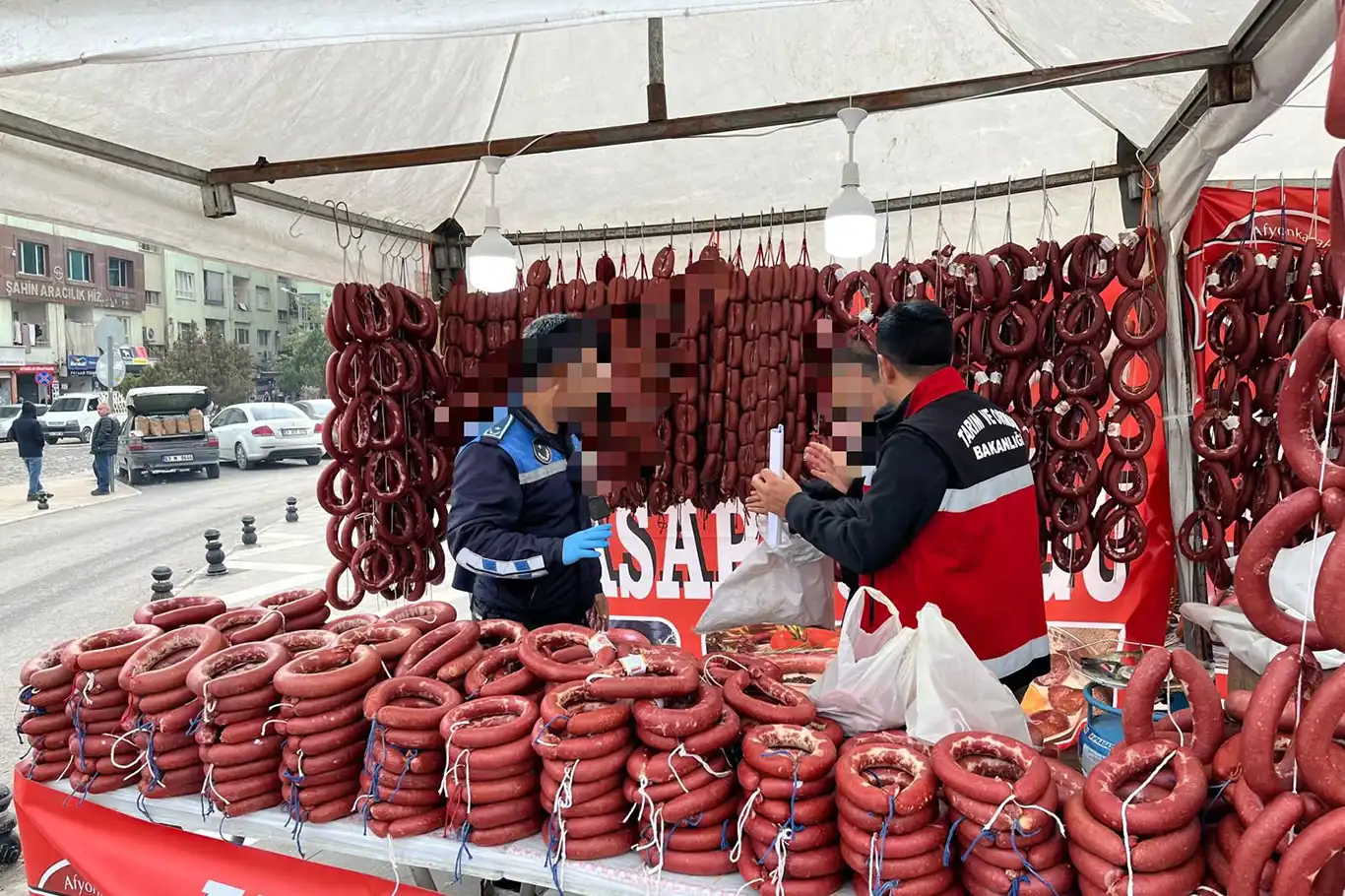 Şanlıurfa’da 830 kilogram etiketsiz gıda ele geçirildi