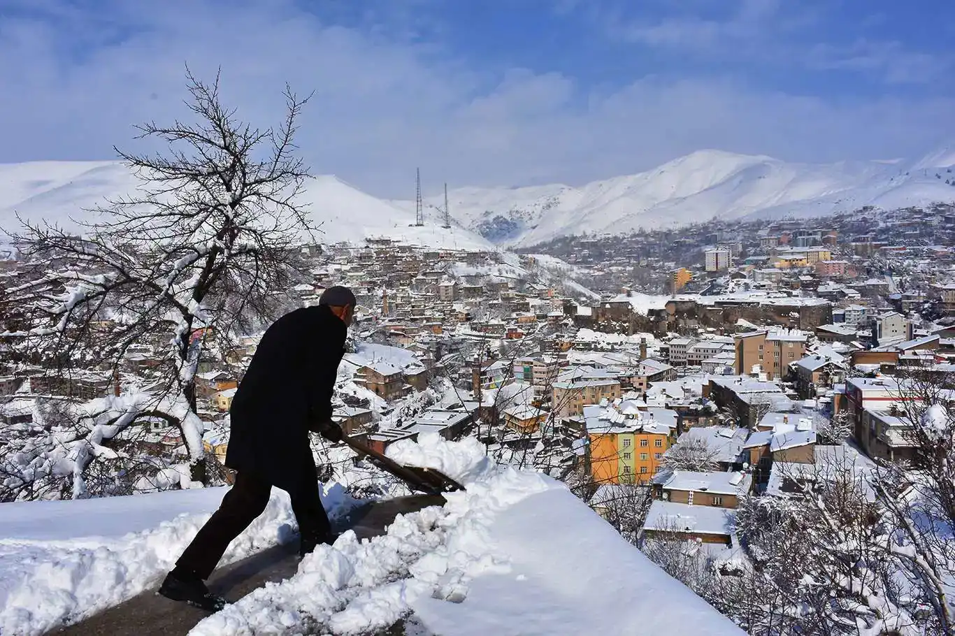 Meteorolojî ji bo 4 bajaran hişyarîya berfa “tund” da