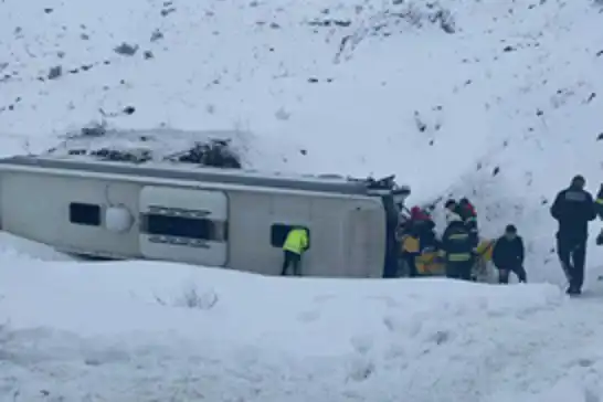 Li Erzincanê otobûsa rêwîyan gêrê şerempolê bû: Birîndar hene