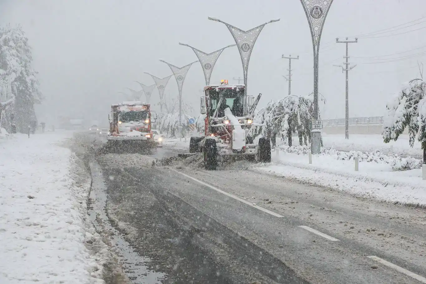 Snowfall closes hundreds of settlements in eastern Türkiye