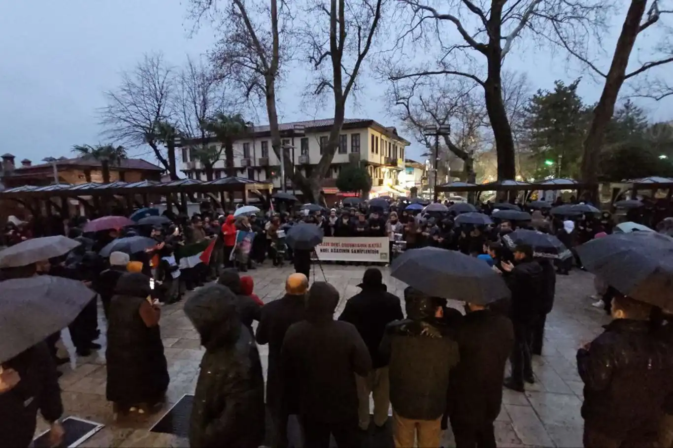 HÜDA PAR gathers in Bursa to pray for Gaza