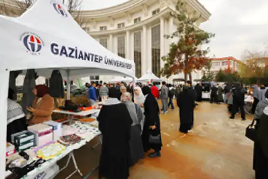 Gaziantep Üniversitesi öğrencileri Gazze için kermes düzenledi