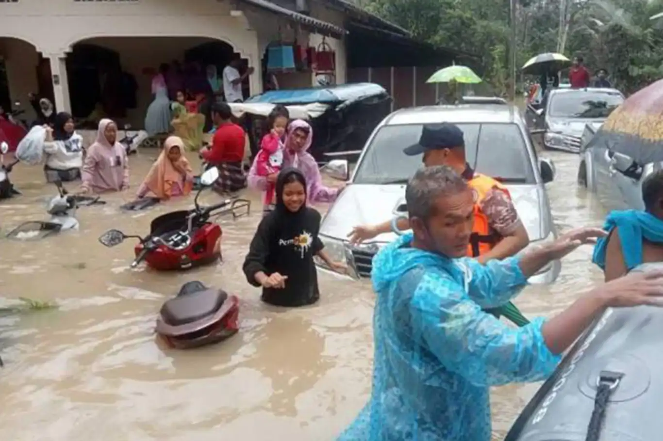 Tayland'daki sel felaketinde can kaybı artıyor