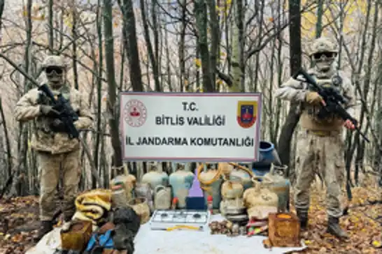 Bitlis kırsalında PKK'ya ait yaşam malzemeleri ele geçirildi