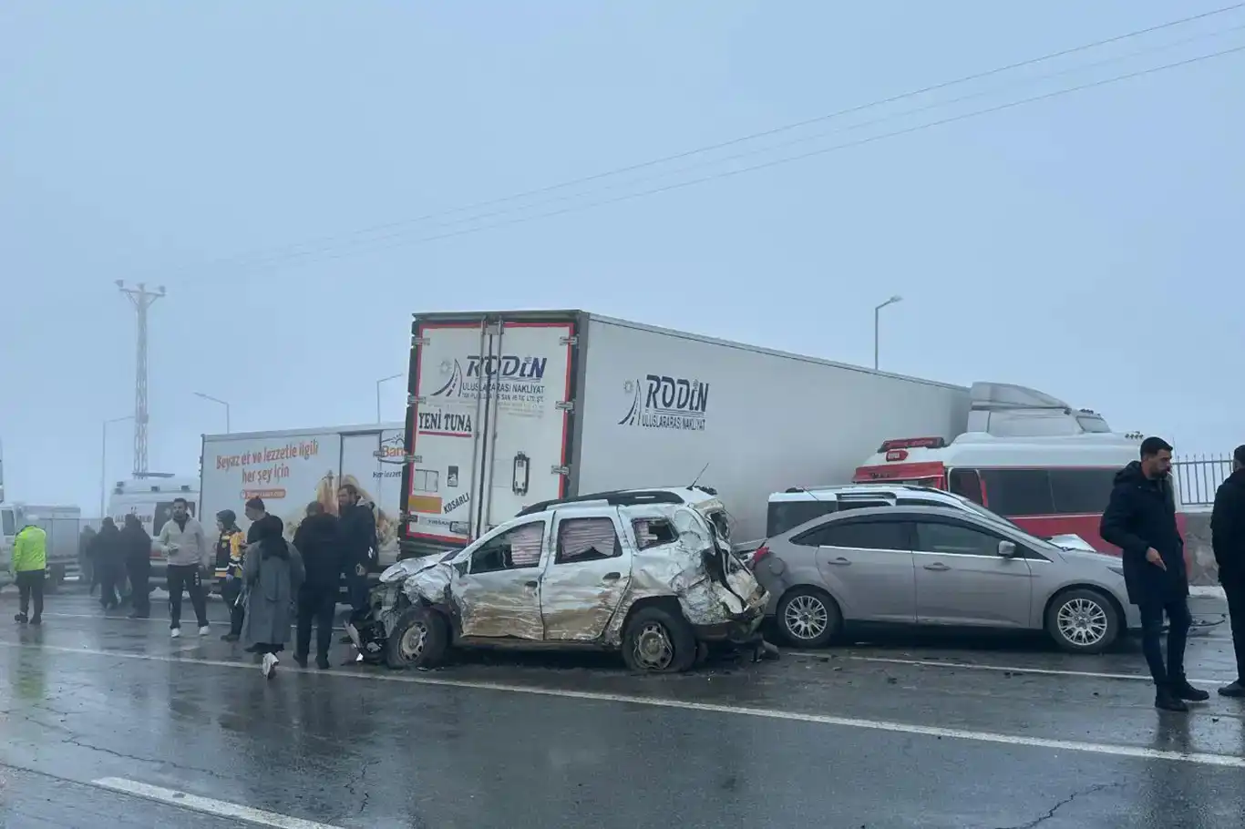 Li Bedlîsê qezaya zincîrê pêk hat: 23 wesayîtan li hev qelibîn, 31 birîndar