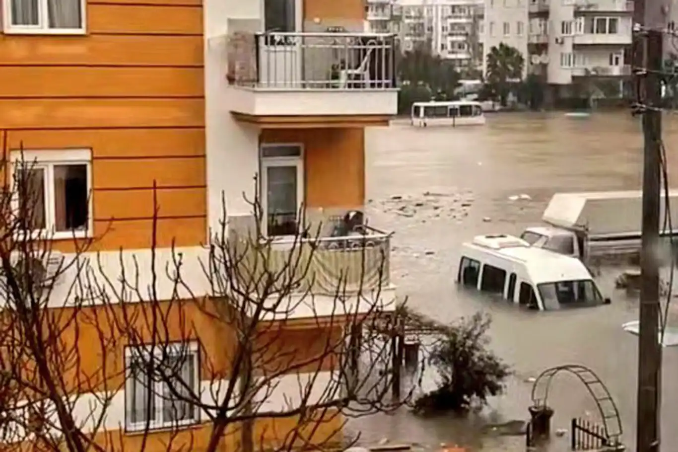 Antalya battles floods after heavy downpours, schools and businesses closed