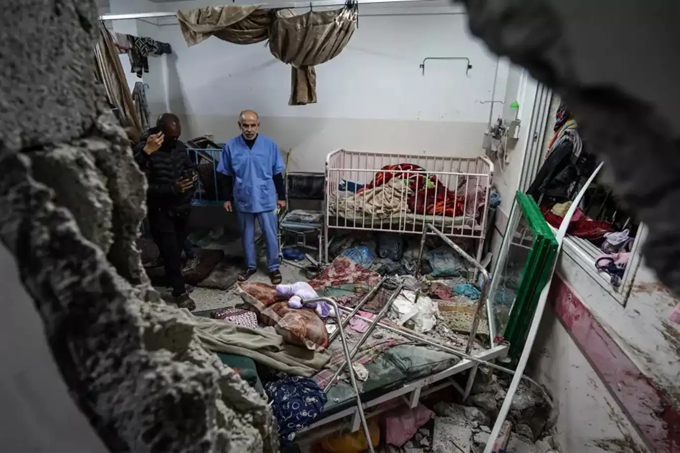Zionist army compel hundreds into dire conditions at Gaza's Nasser Medical Complex