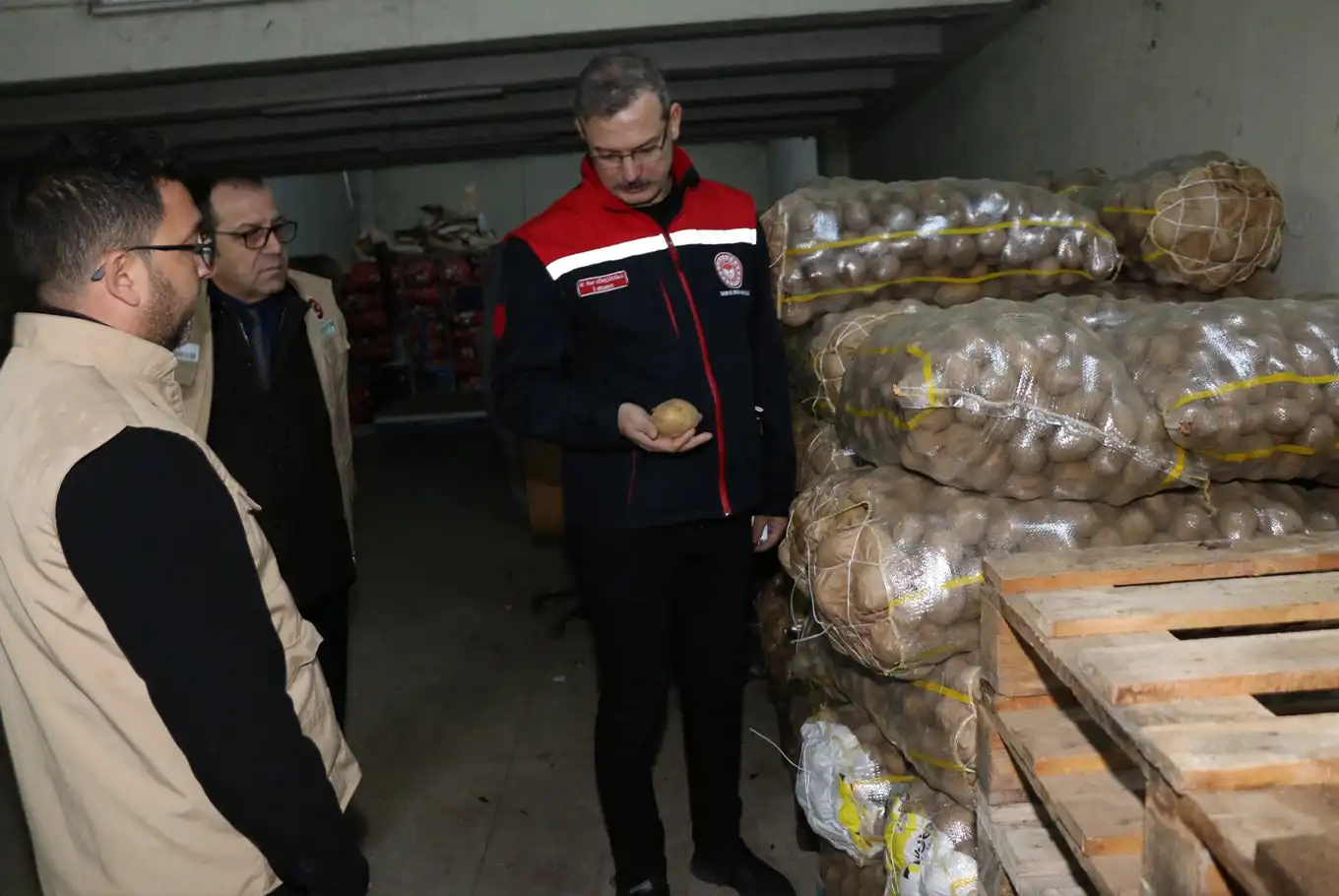 Adana'da patates ve soğana sıkı denetim Adana'da patates ve soğana sıkı denetim