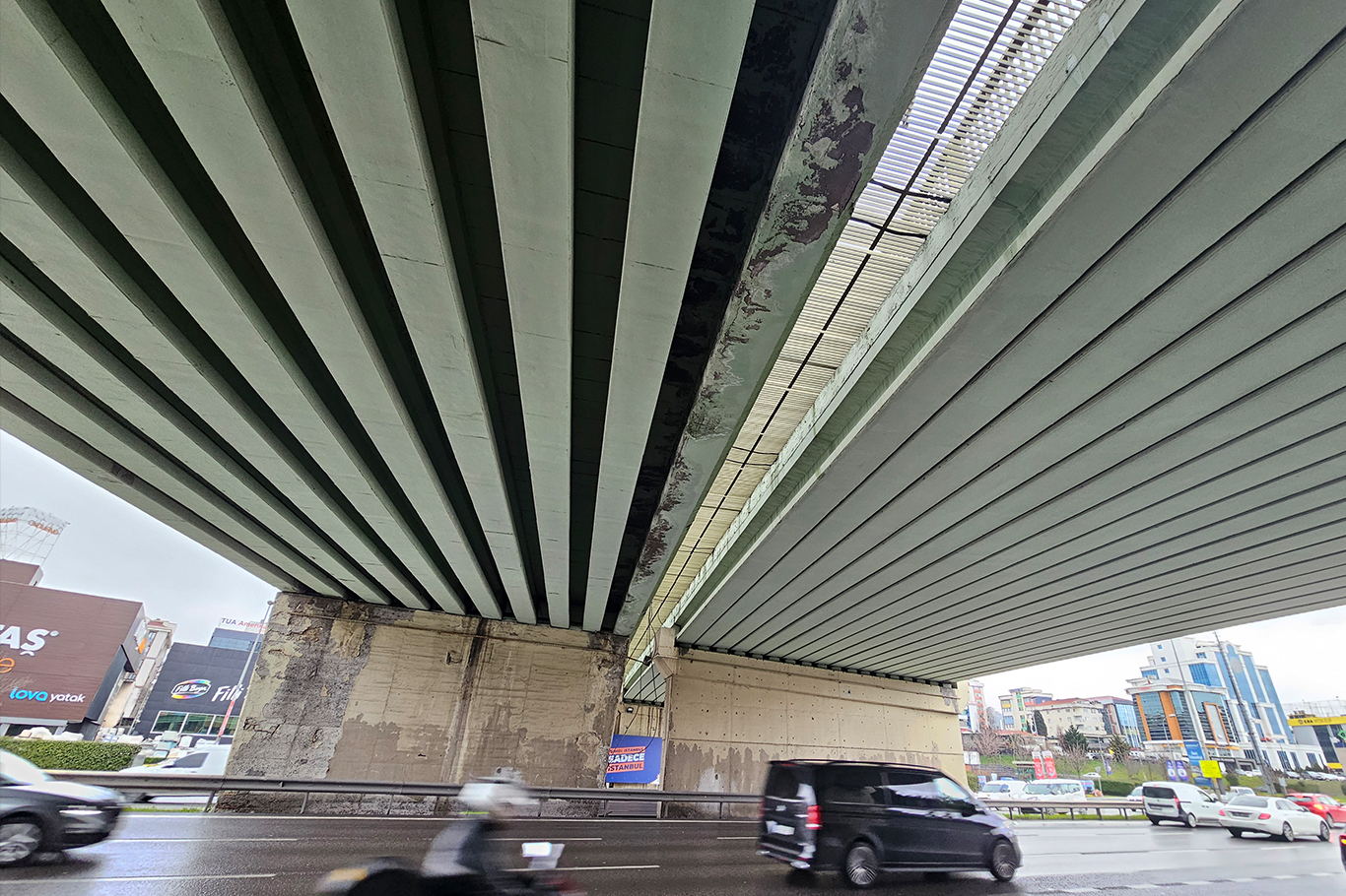 Binlerce kişinin kullandığı Maltepe Köprüsü tehlike saçıyor!