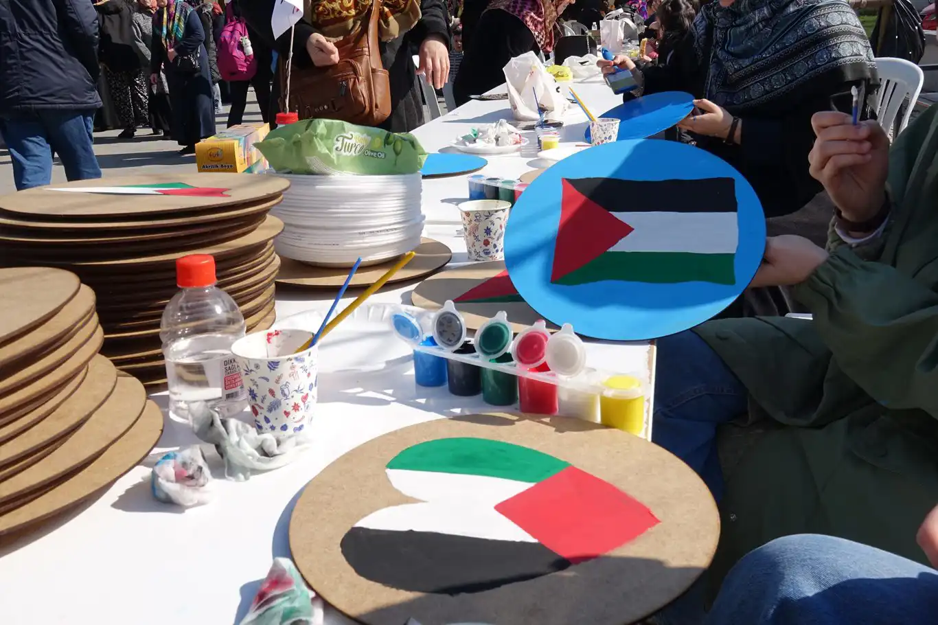 Bursa'da "Filistin'e Sözüm Var" yardım kermesi kuruldu