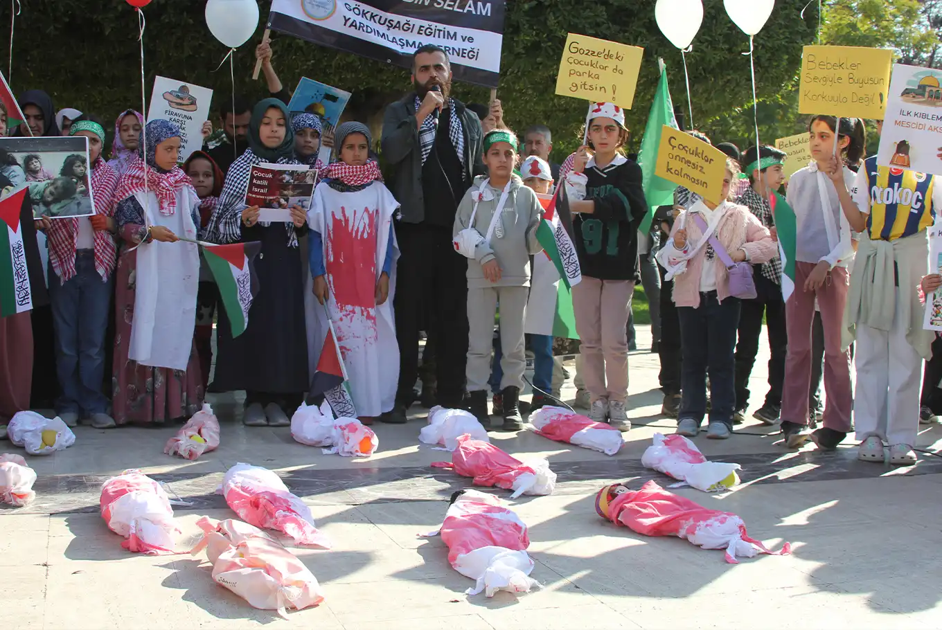 Adana'da çocuklar Gazze için yürüdü Adana'da çocuklar Gazze için yürüdü