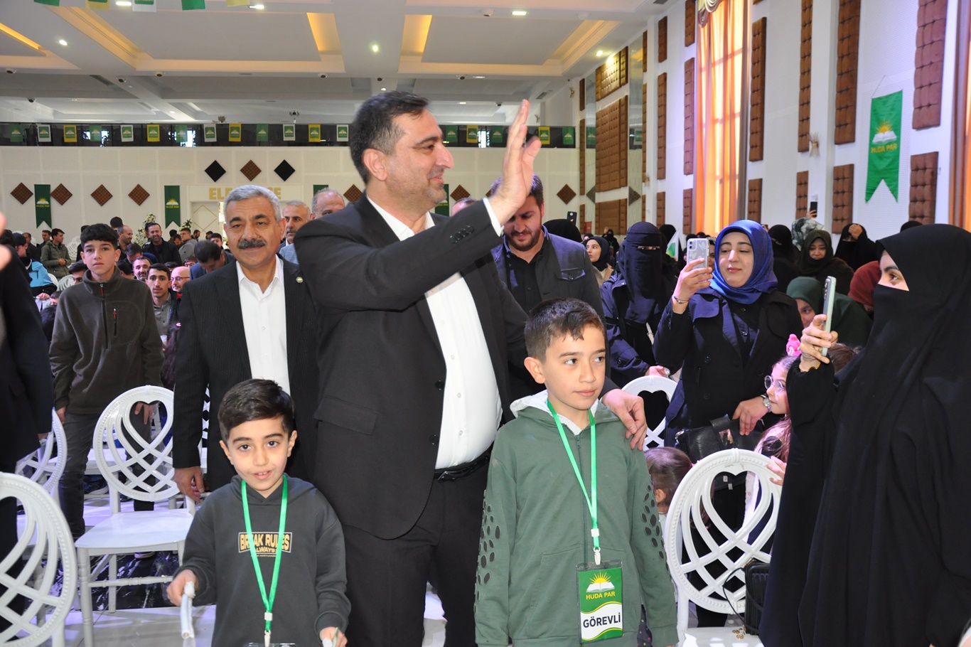 Batman Belediye Başkan adayı Ramanlı, projelerini ve meclis üyelerini açıkladı