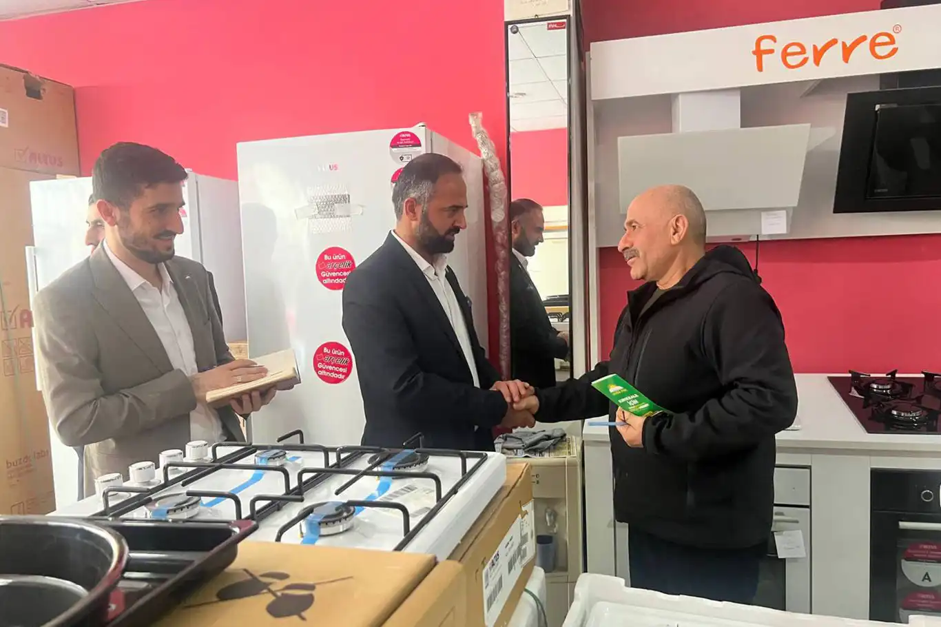 HÜDA PAR Kırıkkale Belediye Başkan adayı Yasin Dursun'dan esnaf ziyareti HÜDA PAR Kırıkkale Belediye Başkan adayı Yasin Dursun'dan esnaf ziyareti