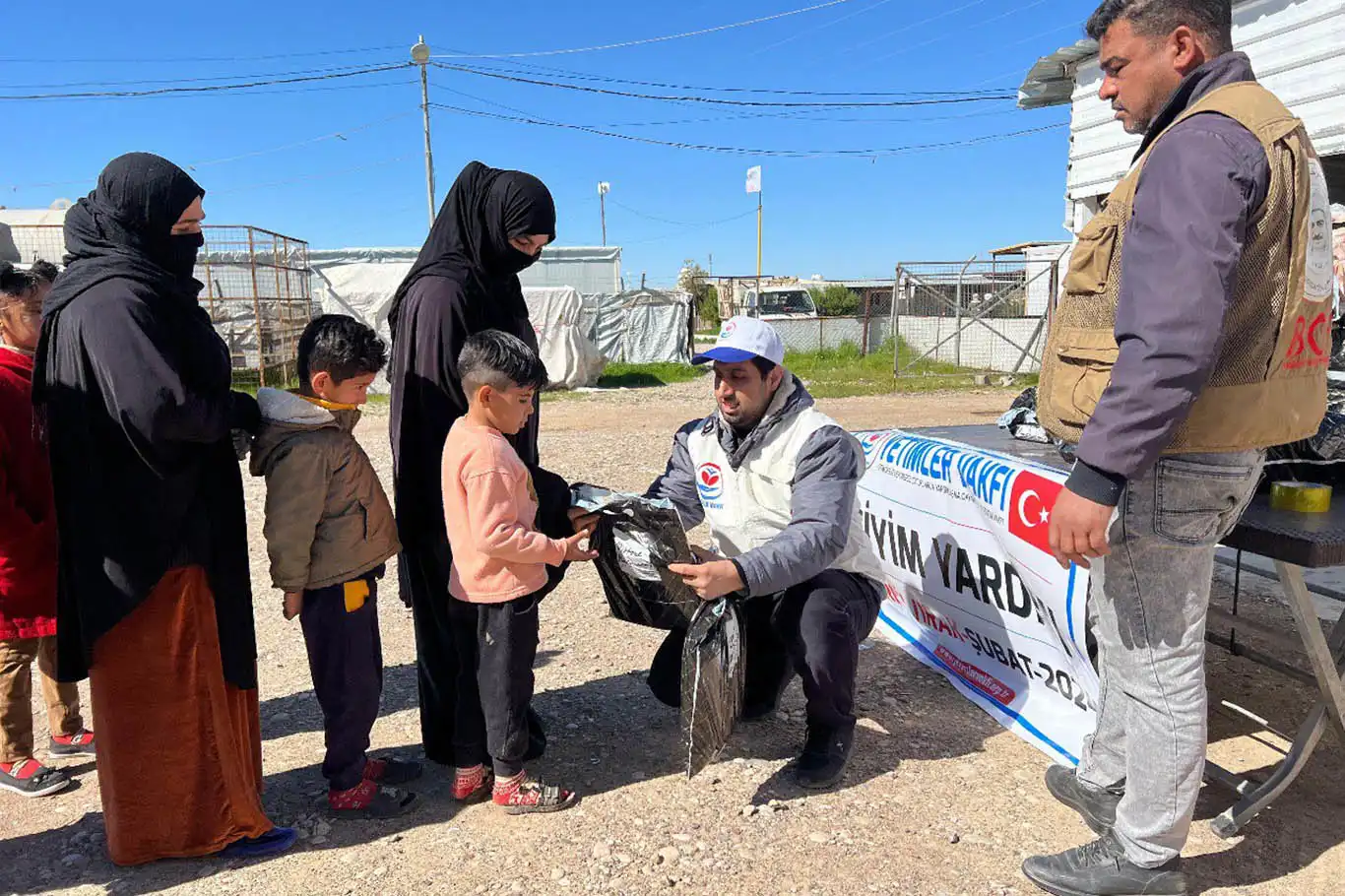 Orphans Foundation delivers humanitarian aid to families displaced by Mosul war