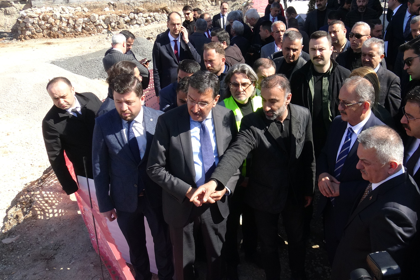 Bakan Özhaseki: Malatya çarşı merkezi, İnşallah bir sene içerisinde ayağa kalkmış olur